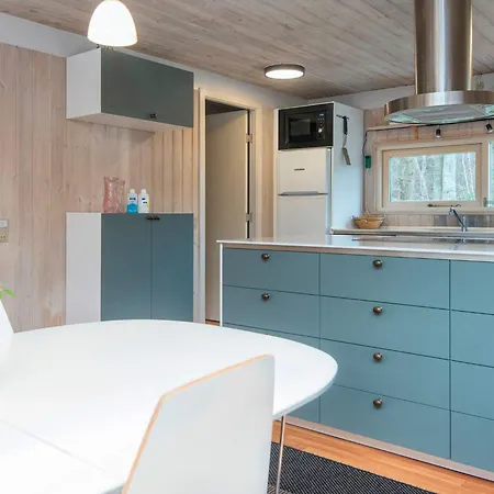 10 Person In Glesborg-by Traum